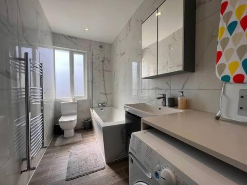 Star London Finchley Road 3-Bed Escape With Garden Daire Dış mekan fotoğraf